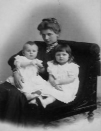 Эмма Крафт с детьми — Николаем и Ольгой