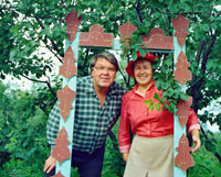 Роберт Рубцов с женой Людмилой Рубцовой на даче
