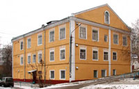 Здание бывшего общежития рабочих фабрики Сапожниковых