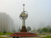 памятник первому спутнику на ул. Исаева в городе Королев