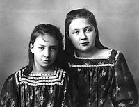портрет Марины Цветаевой с сестрой Анастасией, 1905 г., Крым, Ялта