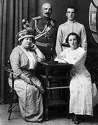 Владимир Беринг с родителями