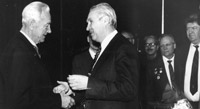 Ю.П. Семёнов поздравляет А.В. Палло с юбилеем
