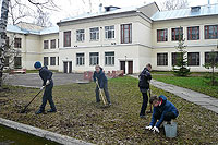 субботник в первомайской школе №2 (Королев, Московская область)